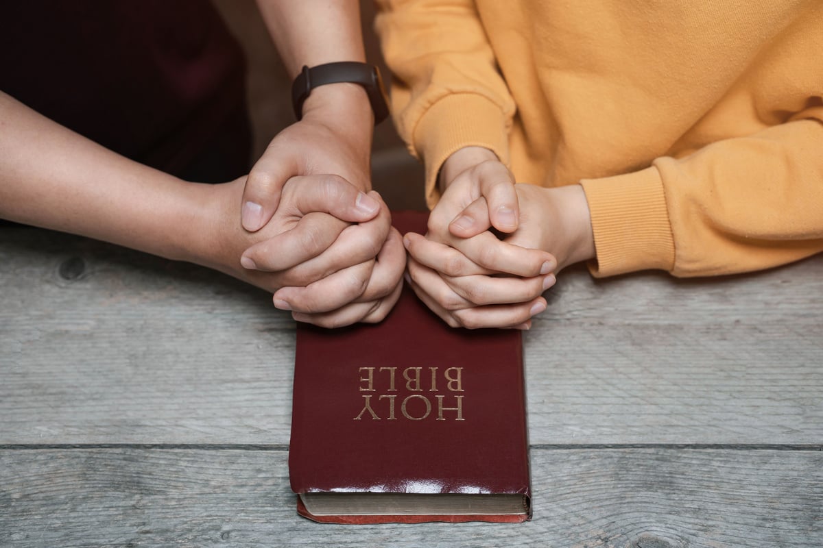 two lovers sitting and praying bible Thank God for living wi